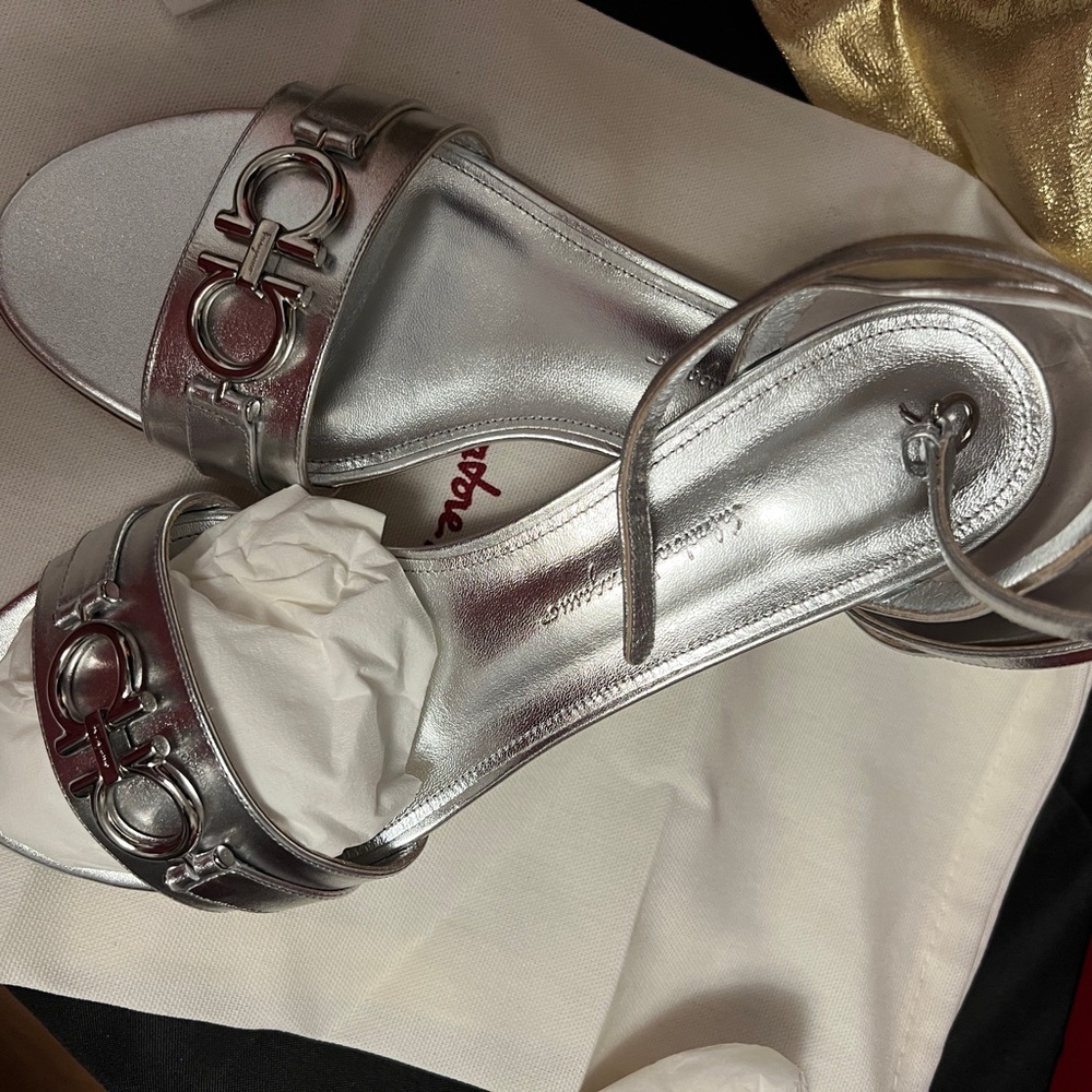 Beautiful shoes, size 10 silver Ferragamo brand-new inbox